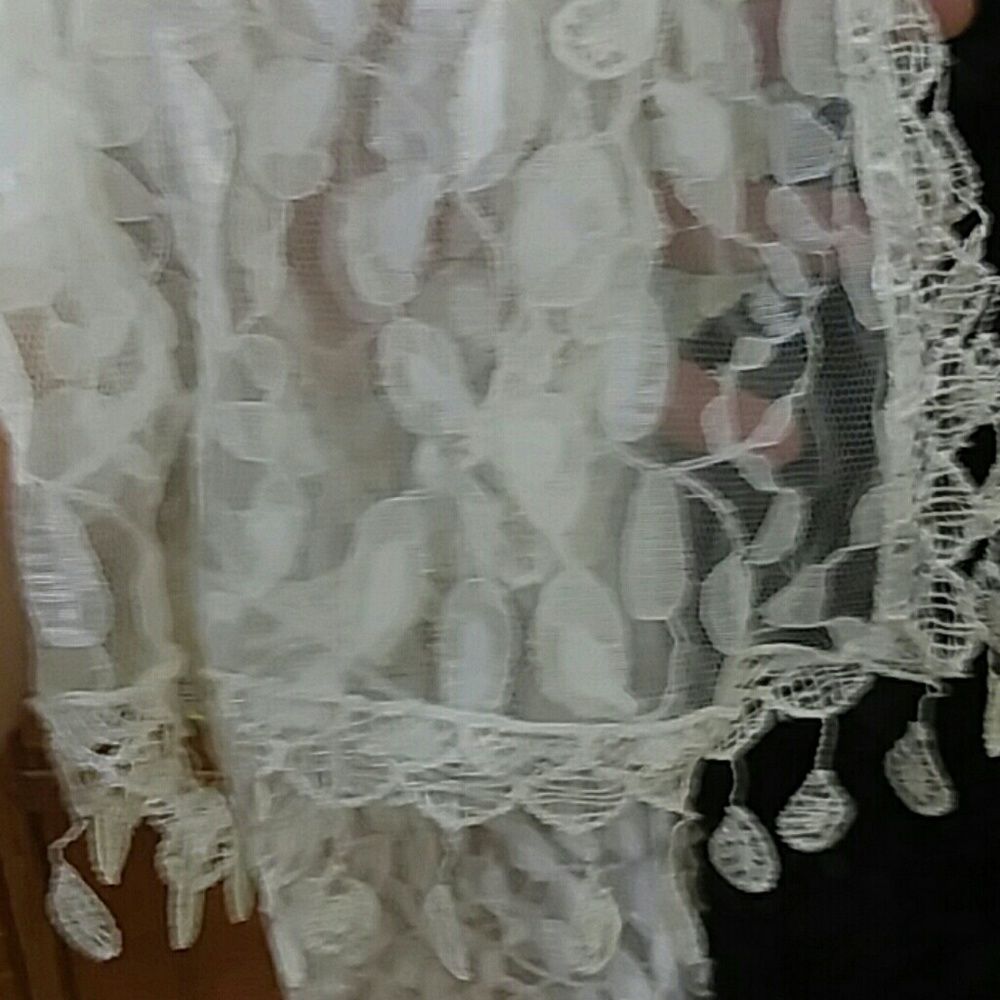 Two scarfs. - Picture 2 of 3